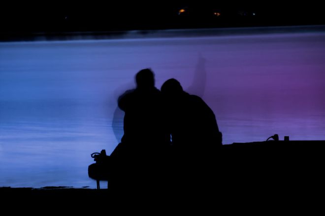 1280px-shadows_looking_at_stars