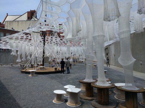 PHOTO PROMPT © Roger Bultot